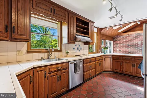 Kitchen - 407 Quaint Acres Dr, Silver Spring, MD 20904 photo 1 of 4
