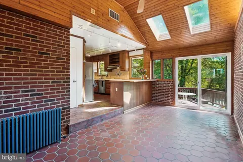 Entry Way - 407 Quaint Acres Dr, Silver Spring, MD 20904 photo 5 of 8