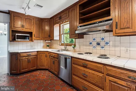 Kitchen - 407 Quaint Acres Dr, Silver Spring, MD 20904 photo 4 of 4