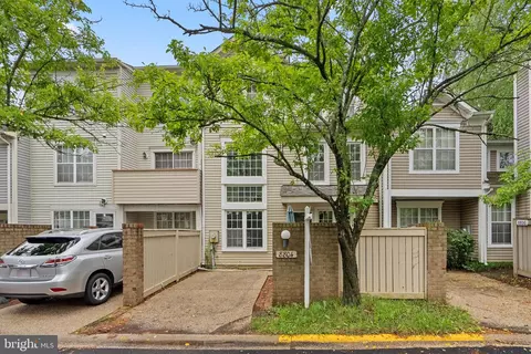 8804 Eskridge Ct, Montgomery Village, MD 20886