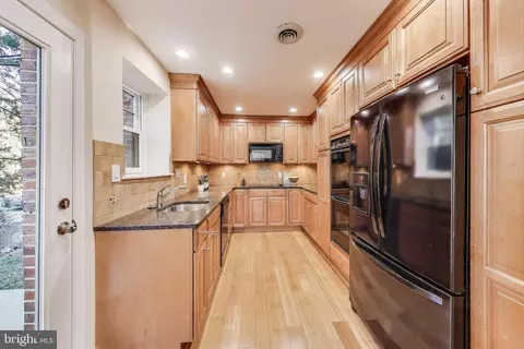 9214 Kingsbury Dr, Silver Spring, MD 20910 photo 17