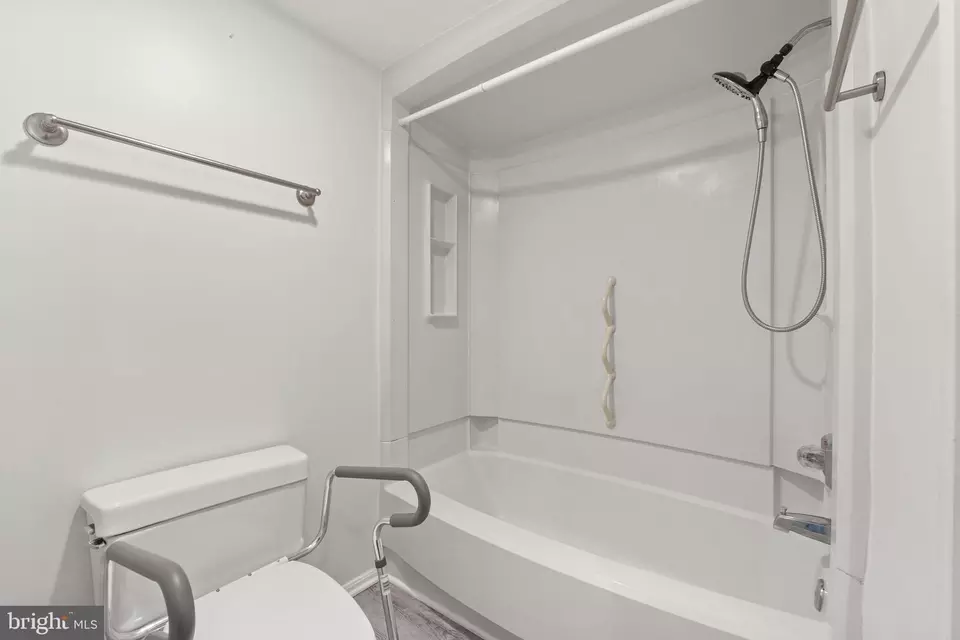 Bath - 15115 Interlachen Dr #3-706, Silver Spring, MD 20906 photo 2 of 4