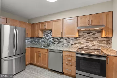 Kitchen - 15115 Interlachen Dr #3-706, Silver Spring, MD 20906 photo 2 of 3
