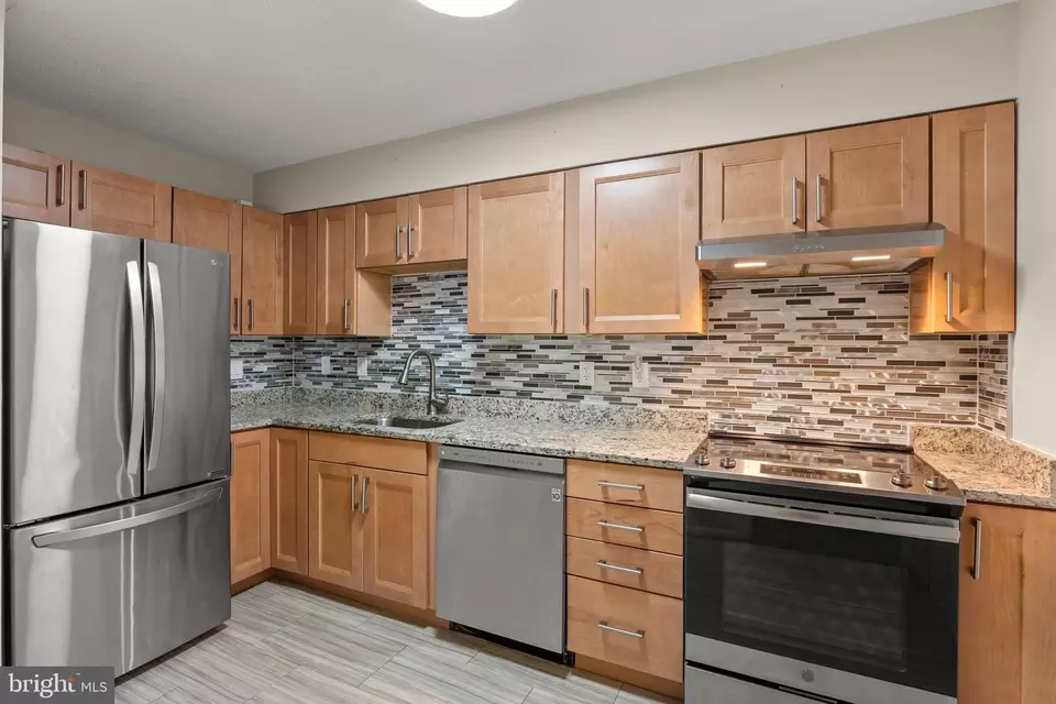 Kitchen - 15115 Interlachen Dr #3-706, Silver Spring, MD 20906 photo 2 of 3