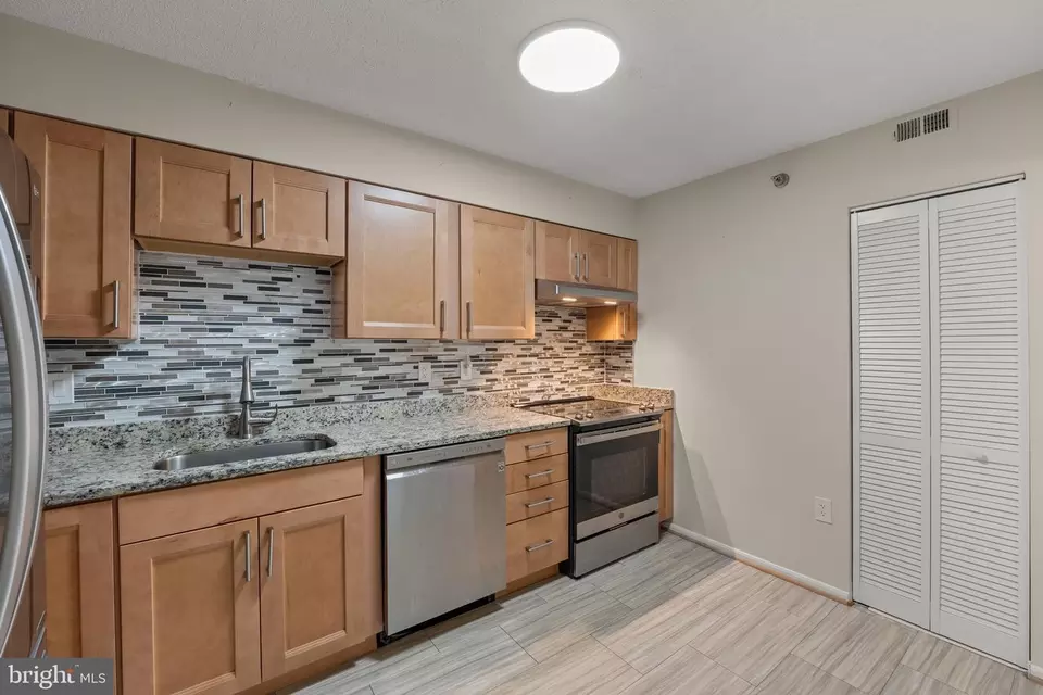 Kitchen - 15115 Interlachen Dr #3-706, Silver Spring, MD 20906 photo 3 of 3