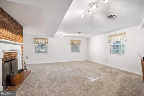 Living - 404 Neale Ct, Silver Spring, MD 20901 photo 7 of 7