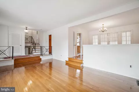 Living - 404 Neale Ct, Silver Spring, MD 20901 photo 2 of 7
