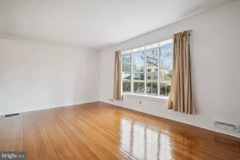 Living - 404 Neale Ct, Silver Spring, MD 20901 photo 3 of 7