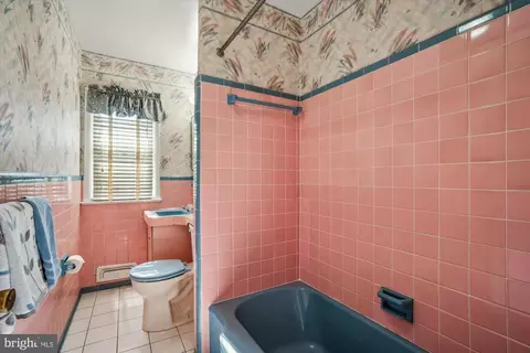 Bath - 404 Neale Ct, Silver Spring, MD 20901 photo 4 of 4