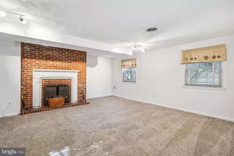 Living - 404 Neale Ct, Silver Spring, MD 20901 photo 6 of 7