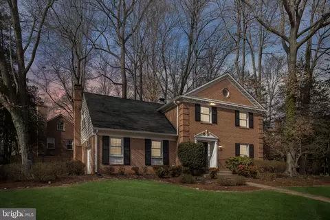 802 Aster Blvd, Rockville, MD 20850