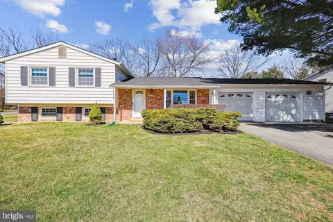 7423 Mill Run Dr, Rockville, MD 20855
