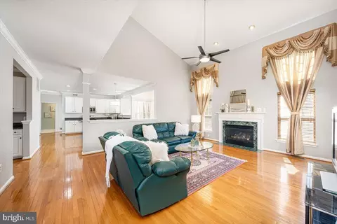Living - 18602 Broken Oak Rd, Boyds, MD 20841 photo 6 of 12