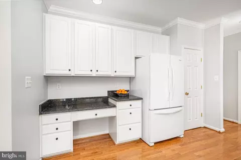 Kitchen - 18602 Broken Oak Rd, Boyds, MD 20841 photo 4 of 9