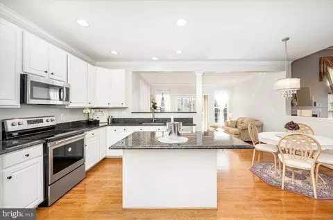Kitchen - 18602 Broken Oak Rd, Boyds, MD 20841 photo 6 of 9