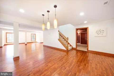 Living - 18602 Broken Oak Rd, Boyds, MD 20841 photo 10 of 12