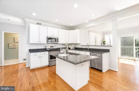 Kitchen - 18602 Broken Oak Rd, Boyds, MD 20841 photo 2 of 9