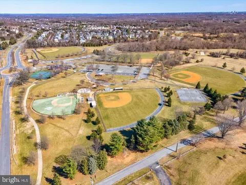 View/Area - 18602 Broken Oak Rd, Boyds, MD 20841 photo 10 of 13