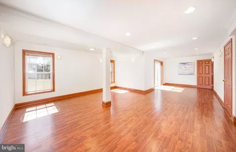 Living - 18602 Broken Oak Rd, Boyds, MD 20841 photo 11 of 12