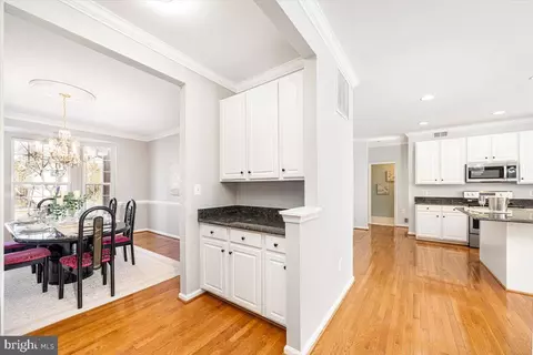 Entry Way - 18602 Broken Oak Rd, Boyds, MD 20841 photo 4 of 7