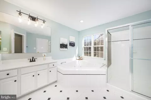 Bath - 18602 Broken Oak Rd, Boyds, MD 20841 photo 3 of 8