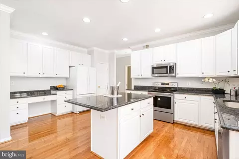 Kitchen - 18602 Broken Oak Rd, Boyds, MD 20841 photo 5 of 9