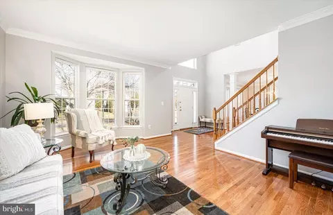 Living - 18602 Broken Oak Rd, Boyds, MD 20841 photo 4 of 12
