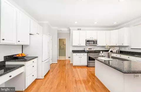 Kitchen - 18602 Broken Oak Rd, Boyds, MD 20841 photo 3 of 9