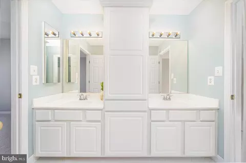 Bath - 18602 Broken Oak Rd, Boyds, MD 20841 photo 6 of 8