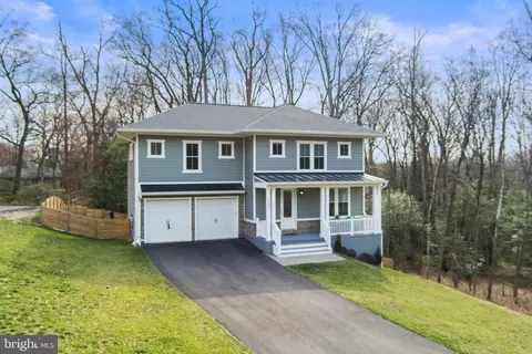 Exterior - 10601 Greenacres Dr, Silver Spring, MD 20903 photo 2 of 9