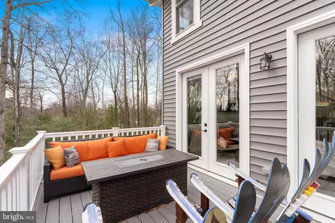 Exterior - 10601 Greenacres Dr, Silver Spring, MD 20903 photo 4 of 9