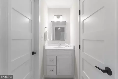 Entry Way - 10601 Greenacres Dr, Silver Spring, MD 20903 photo 10 of 13