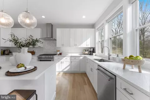 Kitchen - 10601 Greenacres Dr, Silver Spring, MD 20903 photo 3 of 4