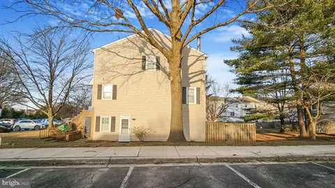 129 Bent Twig Ln #319, Gaithersburg, MD 20878