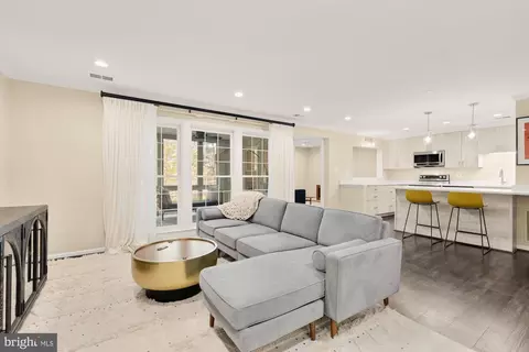 5707 Brewer House Cir #201, North Bethesda, MD 20852