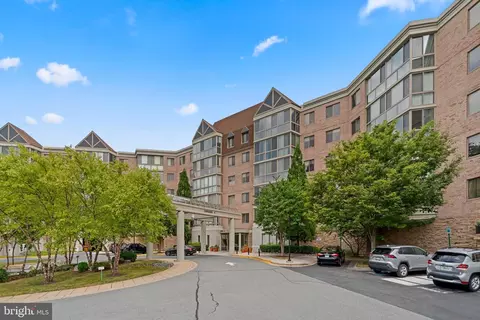 2901 S Leisure World Blvd #216, Silver Spring, MD 20906