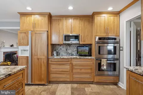3011 Bluff Point Ln, Silver Spring, MD 20906 photo 9