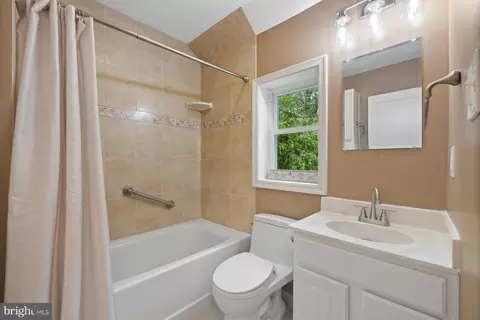 Bath - 10402 Hayes Ave, Silver Spring, MD 20902 photo 2 of 2