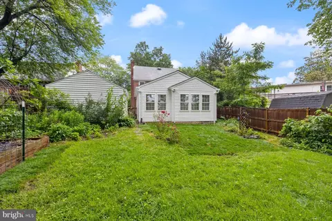 Exterior - 10402 Hayes Ave, Silver Spring, MD 20902 photo 6 of 11