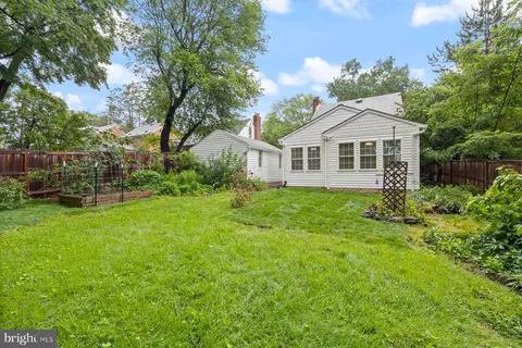 Exterior - 10402 Hayes Ave, Silver Spring, MD 20902 photo 5 of 11