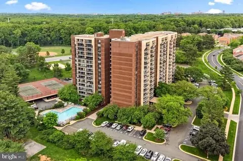 7401 Westlake Ter #105, Bethesda, MD 20817