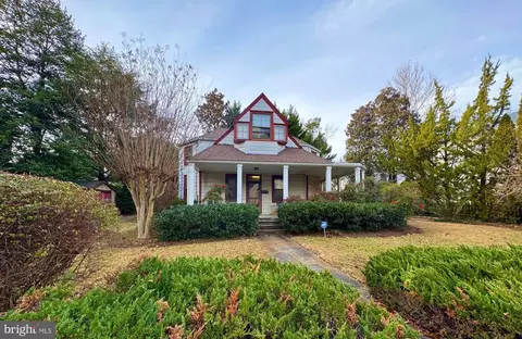 6102 Princeton Ave, Glen Echo, MD 20812