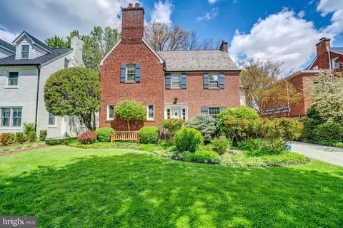 3929 Oliver St, Chevy Chase, MD 20815