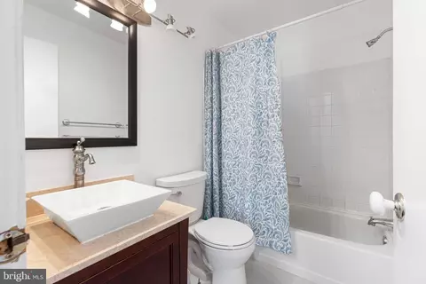 Bath - 3121 Beaverwood Ln, Silver Spring, MD 20906 photo 3 of 3