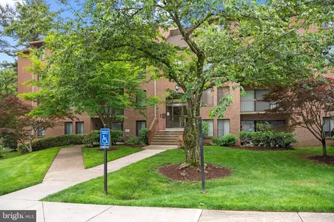 11305 Commonwealth Dr #302, Rockville, MD 20852