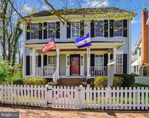 302 Tschiffely Square Rd, Gaithersburg, MD 20878