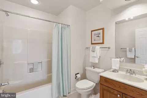 Bath - 14910 Spring Meadows Dr, Darnestown, MD 20874 photo 6 of 7