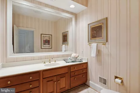 Bath - 14910 Spring Meadows Dr, Darnestown, MD 20874 photo 1 of 7