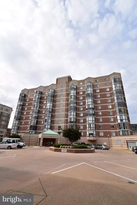 24 Courthouse Sq #711, Rockville, MD 20850