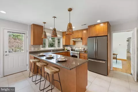 Kitchen - 304 Southwest Dr, Silver Spring, MD 20901 photo 2 of 5